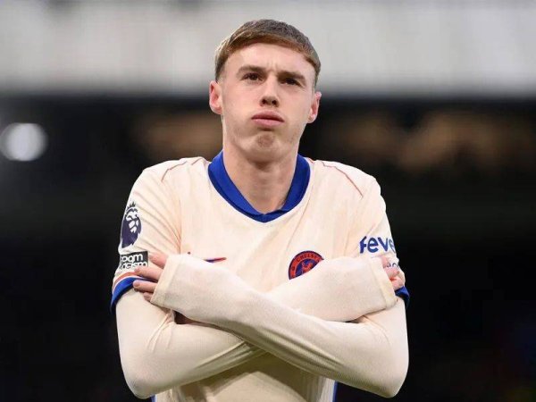 Chelsea tạo ra ba tiền vệ tron
