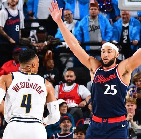 Westbrook đã trở lại! Ba người